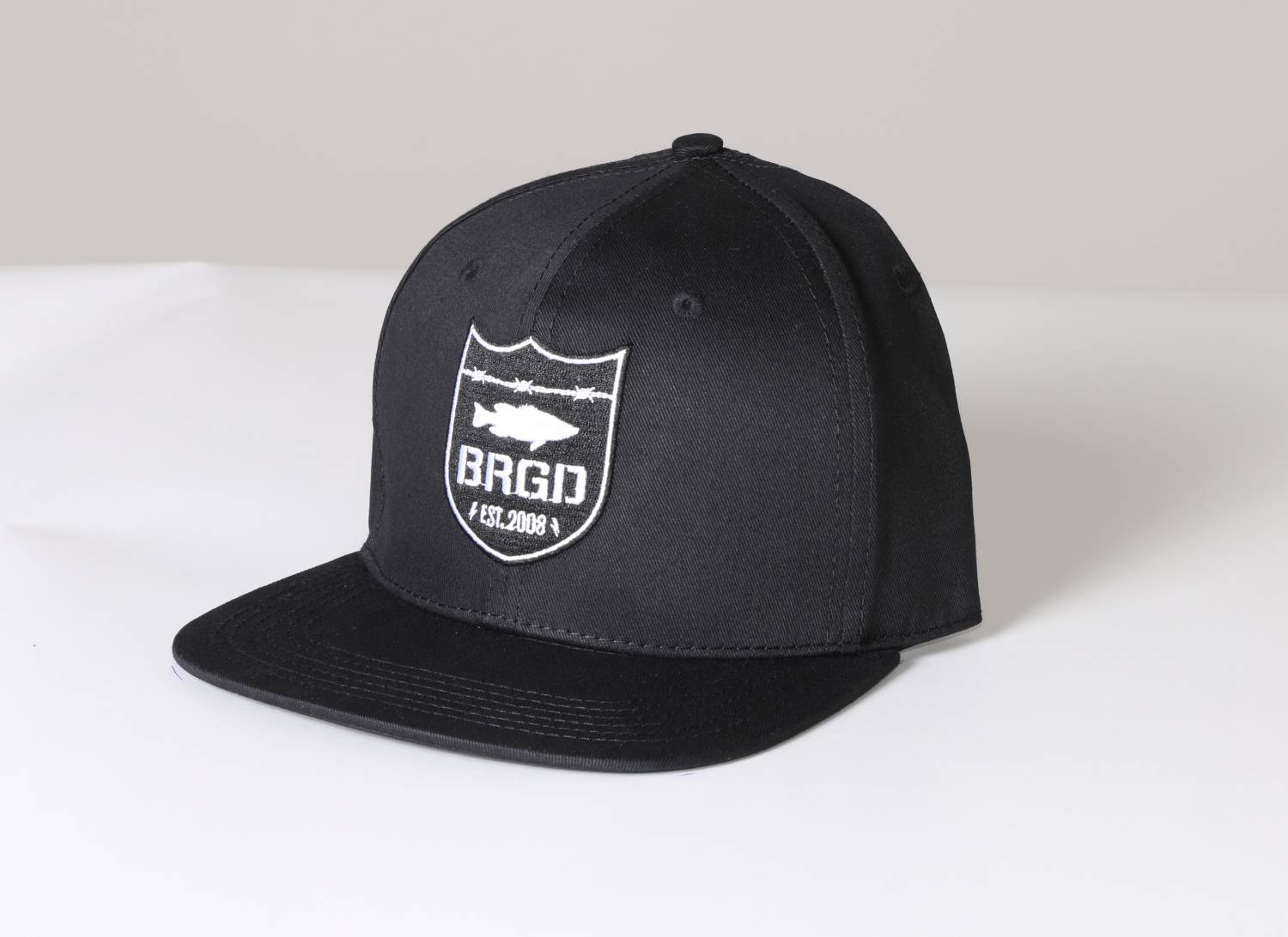 Abbigliamento-cappellino-bass-brigade-shield-snap-back-black-lurefishing-planet.